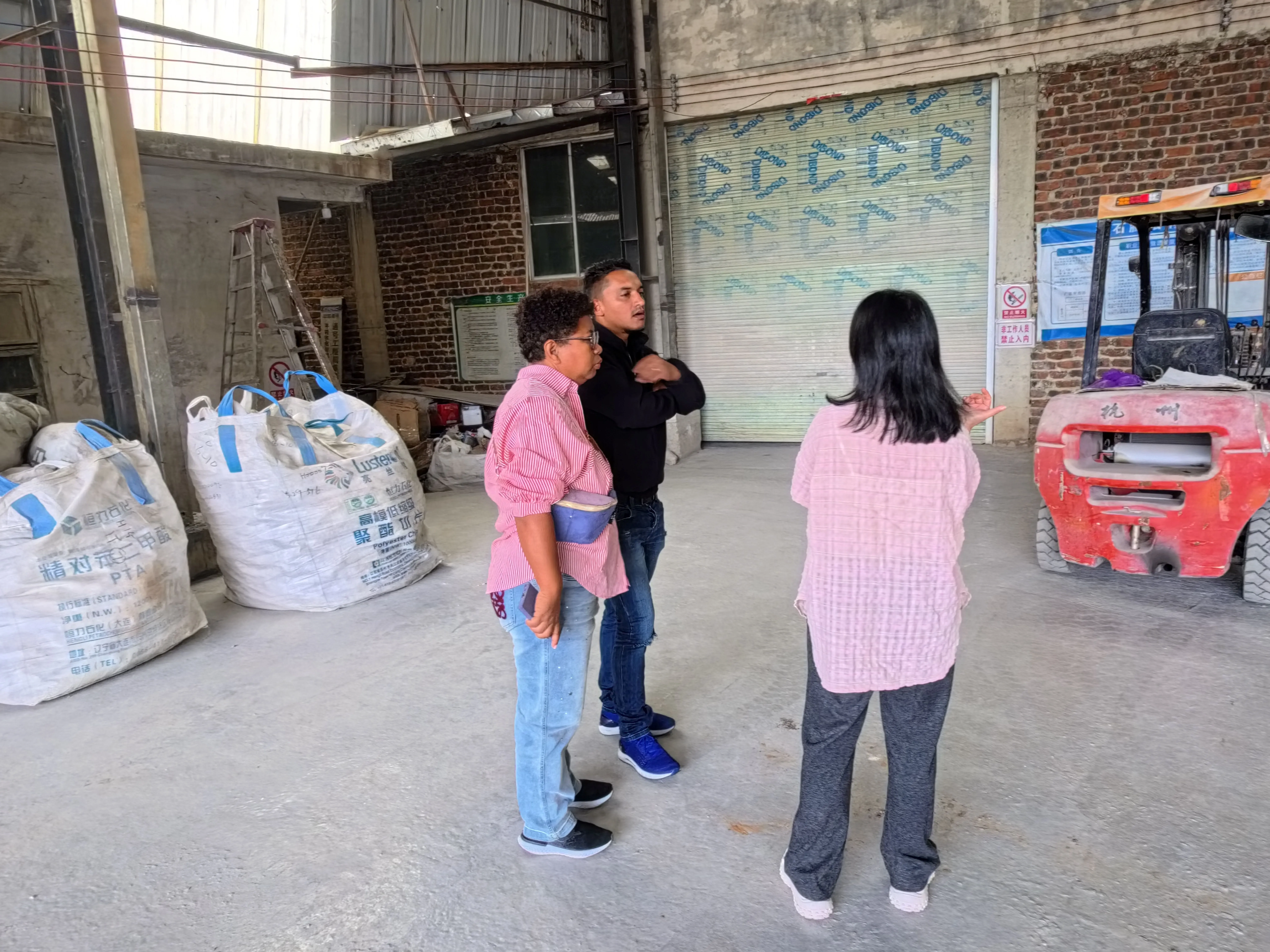 Madagascar mining client visiting Topking factory for rock drill solutions - Expandag